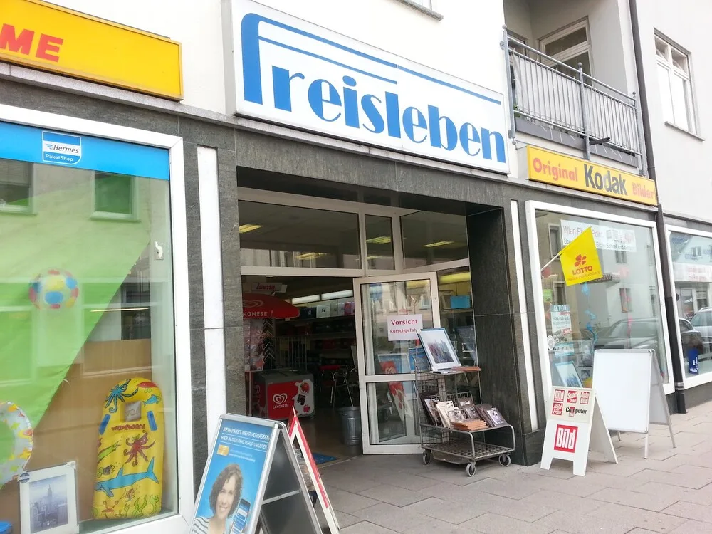 Das Ladengeschäft von Freisleben mit dem blauen Schriftzug in Friedrichshafen